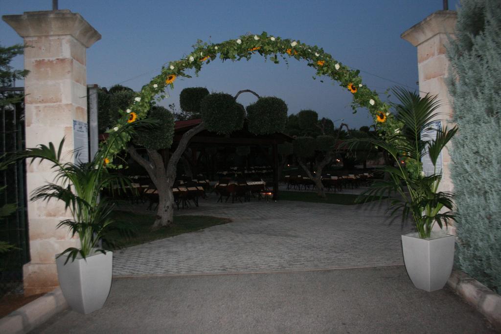 Villaggio Turistico Malibuu Мандурия Екстериор снимка
