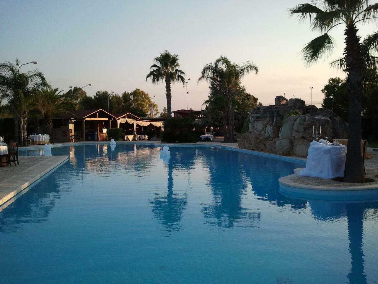 Villaggio Turistico Malibuu Мандурия Екстериор снимка